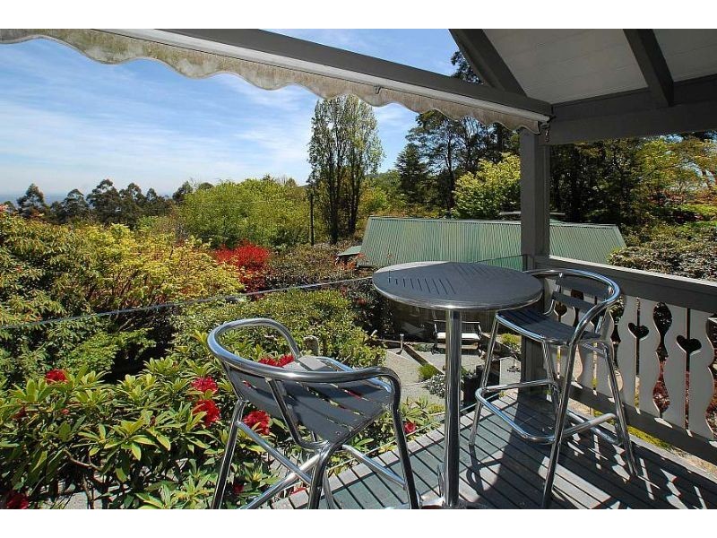 4 Monash Avenue, Olinda VIC 3788