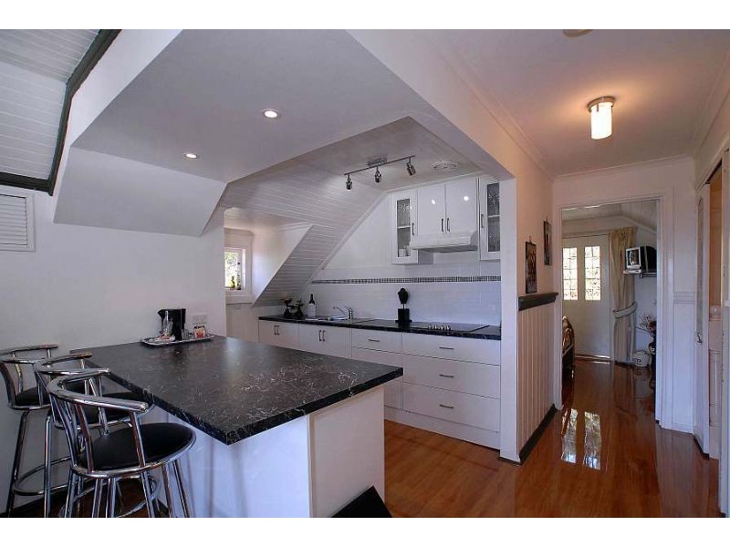 4 Monash Avenue, Olinda VIC 3788