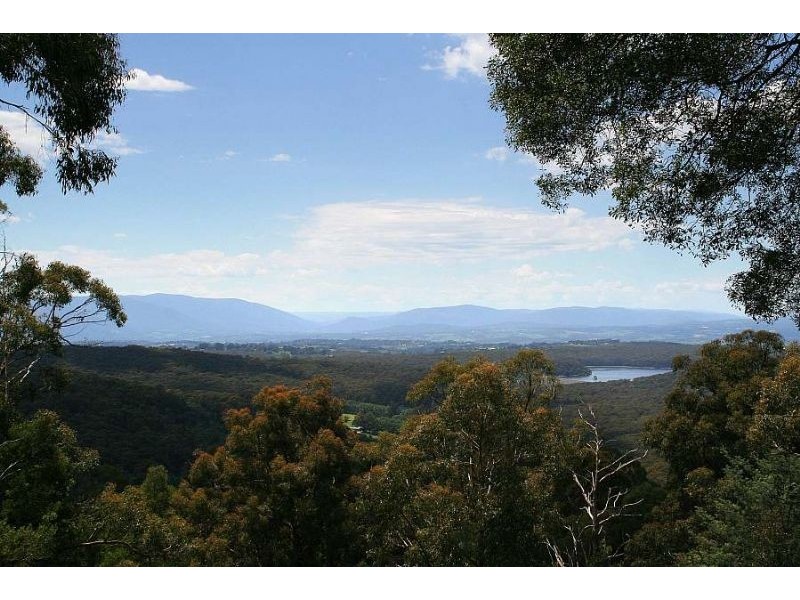 6 Caroline Crescent, Kalorama VIC 3766