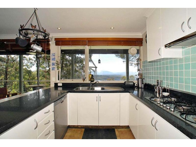 6 Caroline Crescent, Kalorama VIC 3766