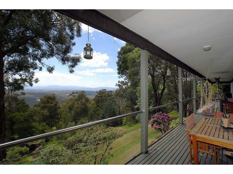 6 Caroline Crescent, Kalorama VIC 3766