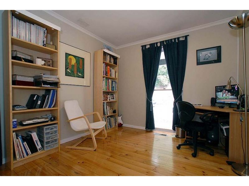 6 Caroline Crescent, Kalorama VIC 3766