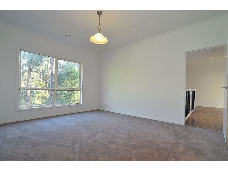 10 Clifford Grove, Tecoma VIC 3160