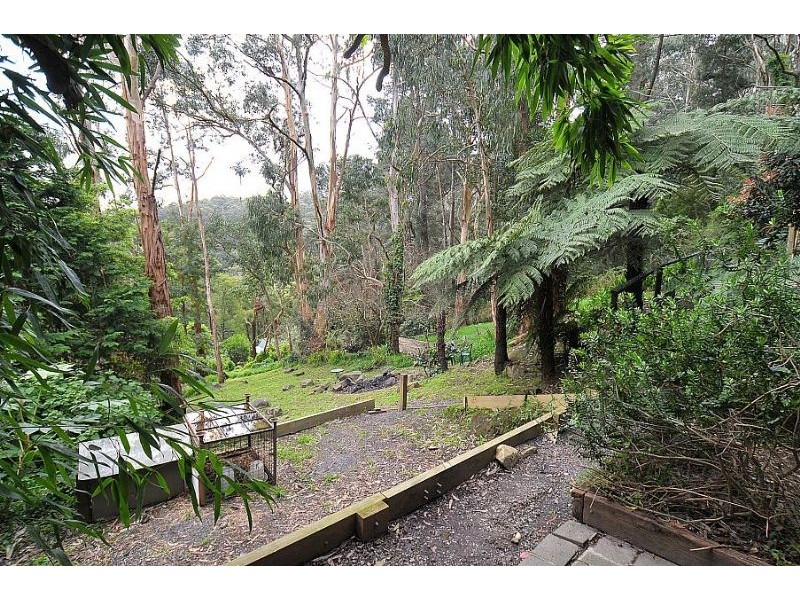 8 Anderson Road, Tecoma VIC 3160
