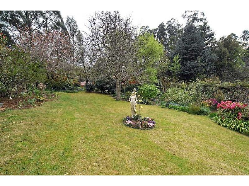 13 Cambridge Road, Mount Dandenong VIC 3767