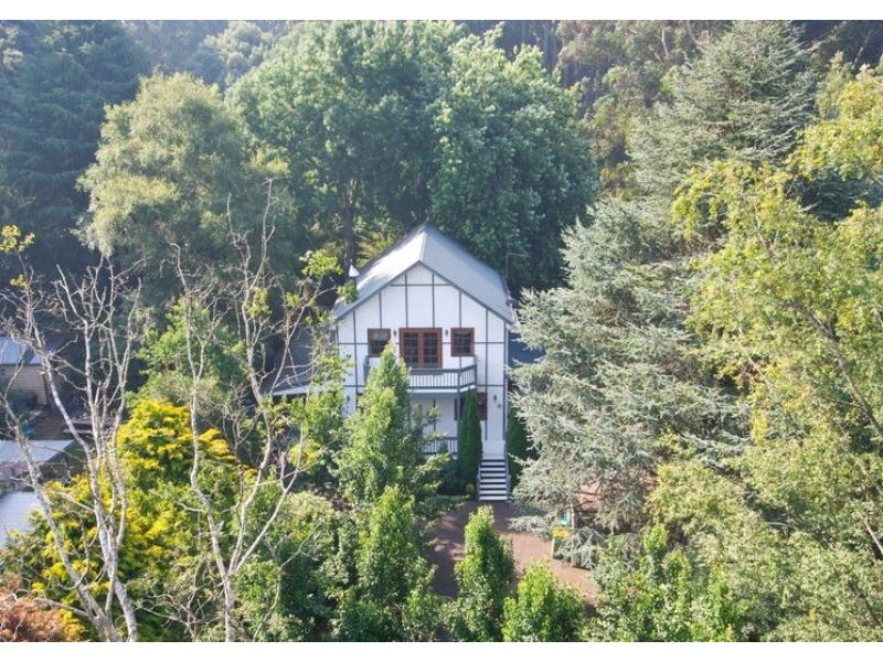 18 School Road, Olinda VIC 3788
