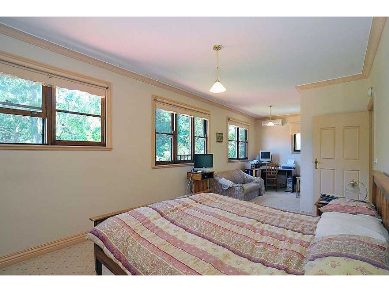 27 Monash Avenue, Olinda VIC 3788