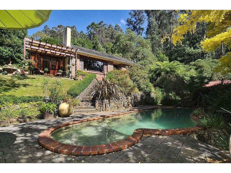 1 Florence Avenue, Sassafras VIC 3787