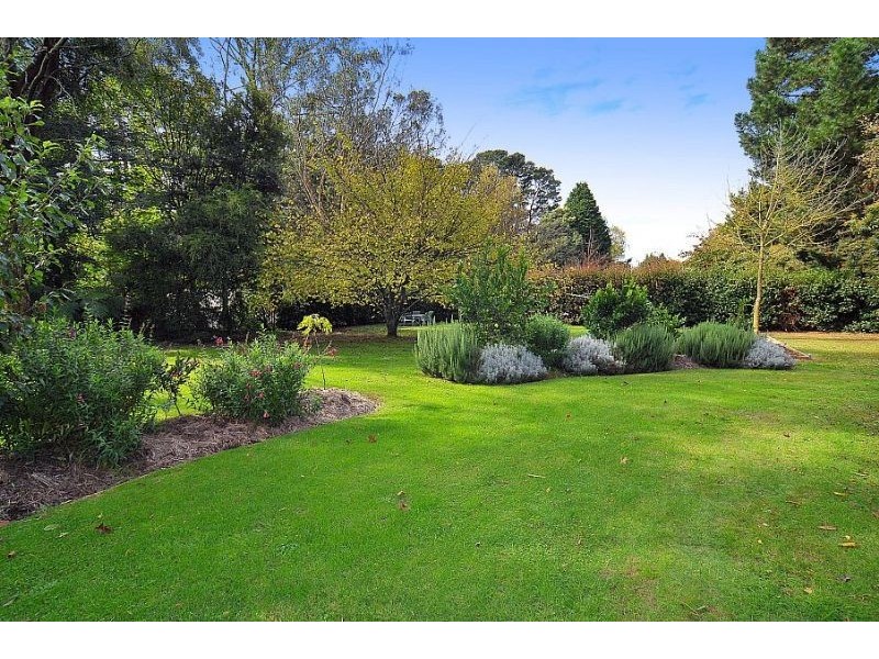 8 Toorak Road, Mount Dandenong VIC 3767