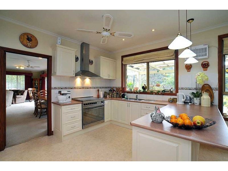 13 Cambridge Road, Mount Dandenong VIC 3767