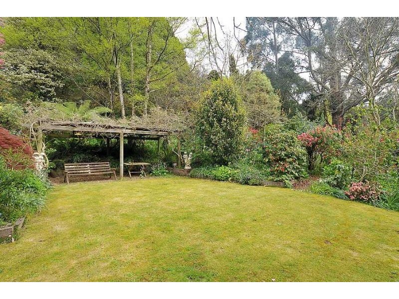 13 Cambridge Road, Mount Dandenong VIC 3767