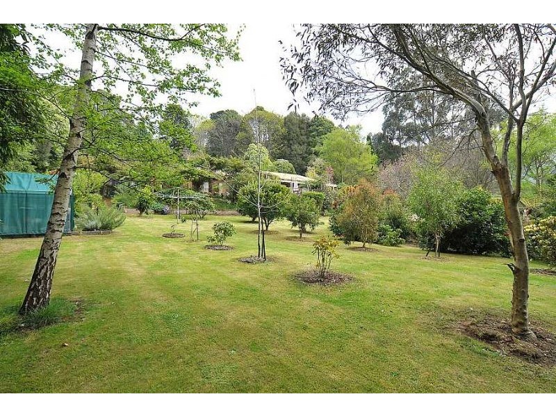 13 Cambridge Road, Mount Dandenong VIC 3767