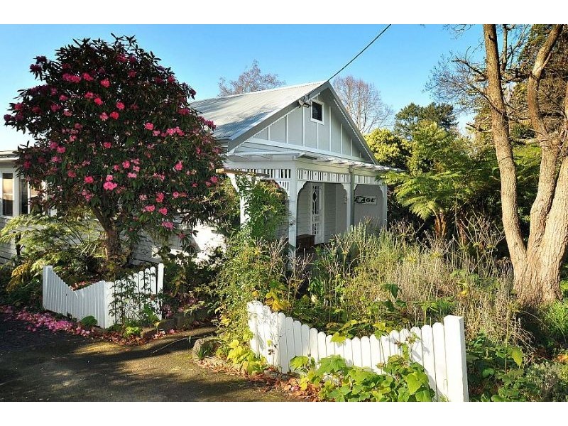 23 Falls Road, Kalorama VIC 3766