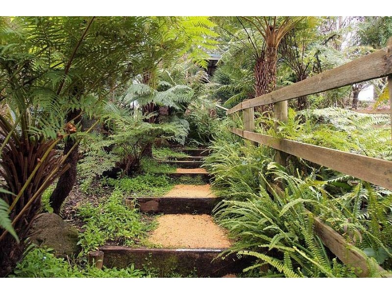 25 Menin Road, Monbulk VIC 3793