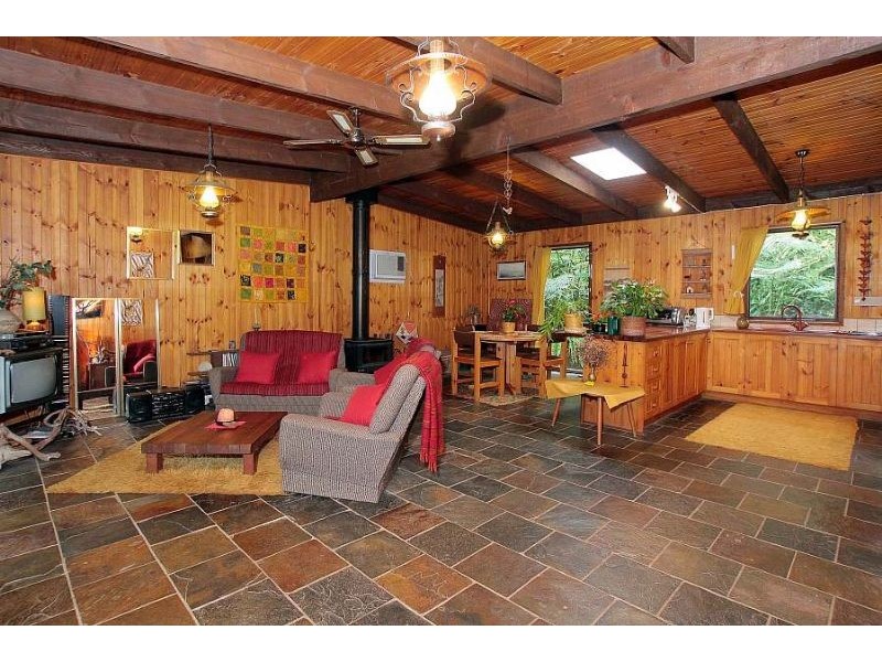 25 Menin Road, Monbulk VIC 3793