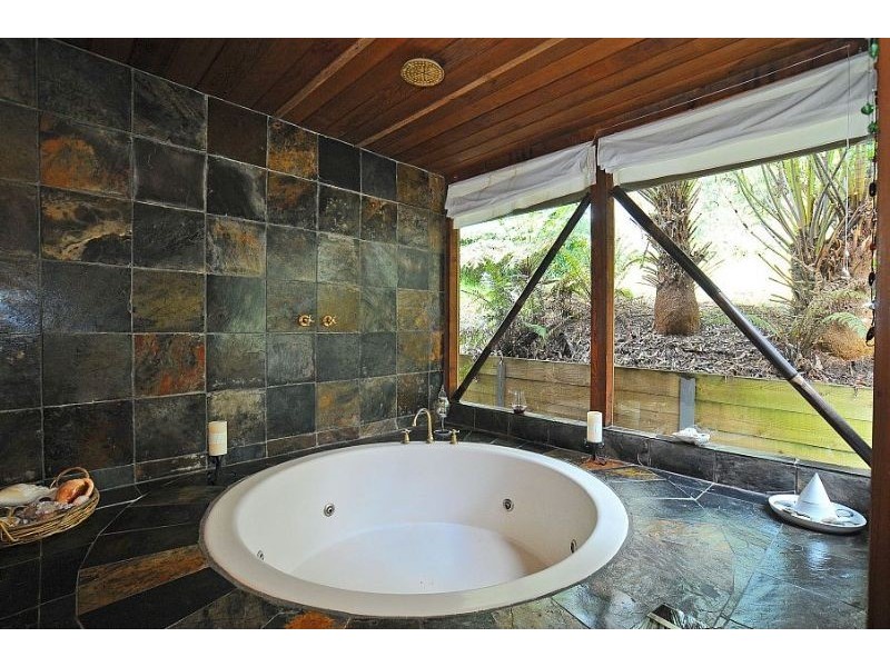10 Old Coach Road, Sassafras VIC 3787