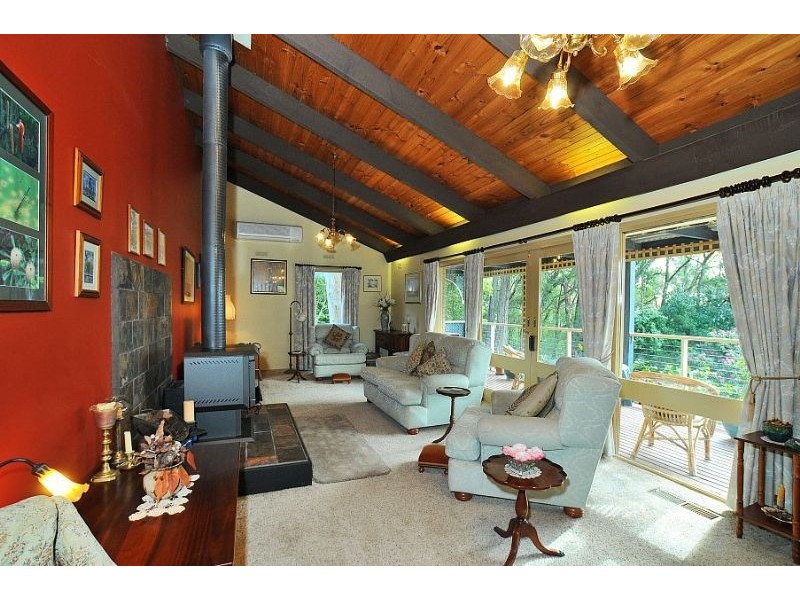15 Scenic Crescent, Kalorama VIC 3766