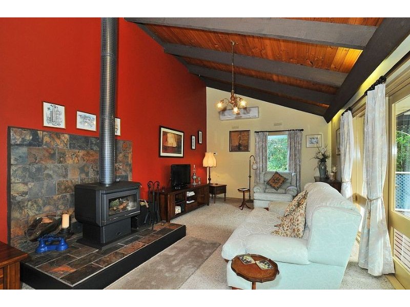 15 Scenic Crescent, Kalorama VIC 3766