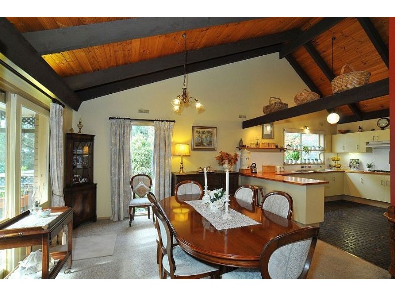 15 Scenic Crescent, Kalorama VIC 3766