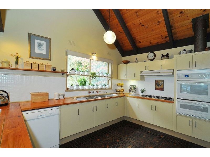 15 Scenic Crescent, Kalorama VIC 3766