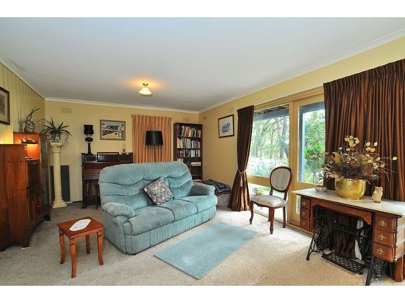 15 Scenic Crescent, Kalorama VIC 3766