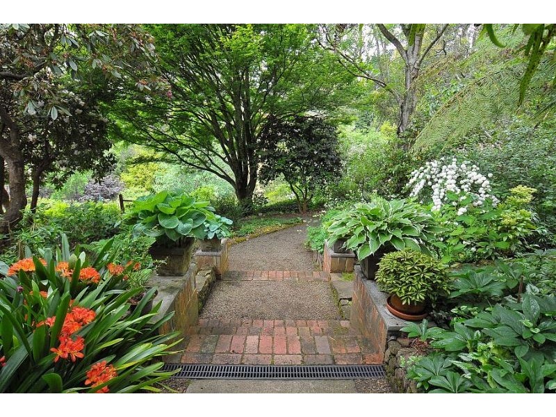 1461 Mt Dandenong Tourist Rd, enter Monash Ave, Olinda VIC 3788