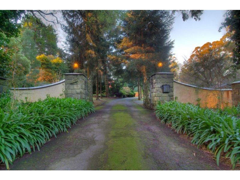 109 Hilton Road, Sassafras VIC 3787