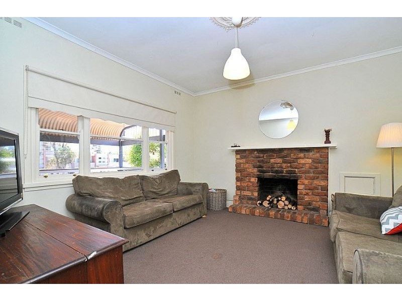 8 Dorset Road, Ferntree Gully VIC 3156