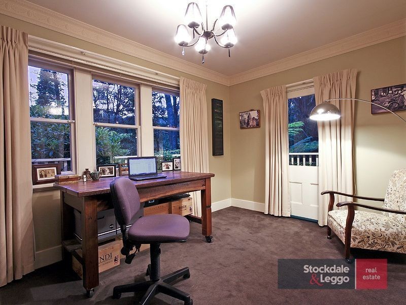 18 Colehurst Cres (Enter via The Crescent), Sassafras VIC 3787