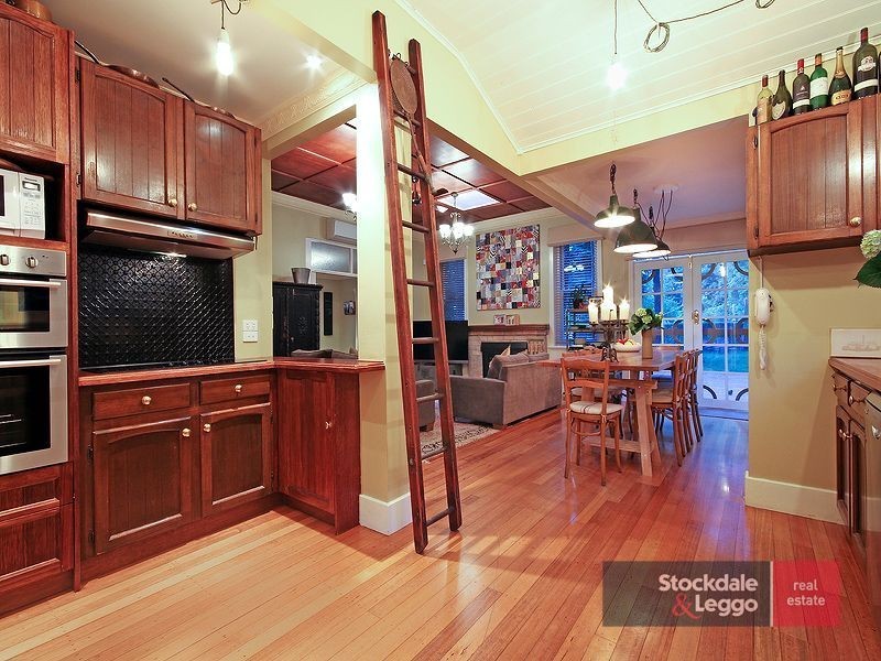 18 Colehurst Cres (Enter via The Crescent), Sassafras VIC 3787