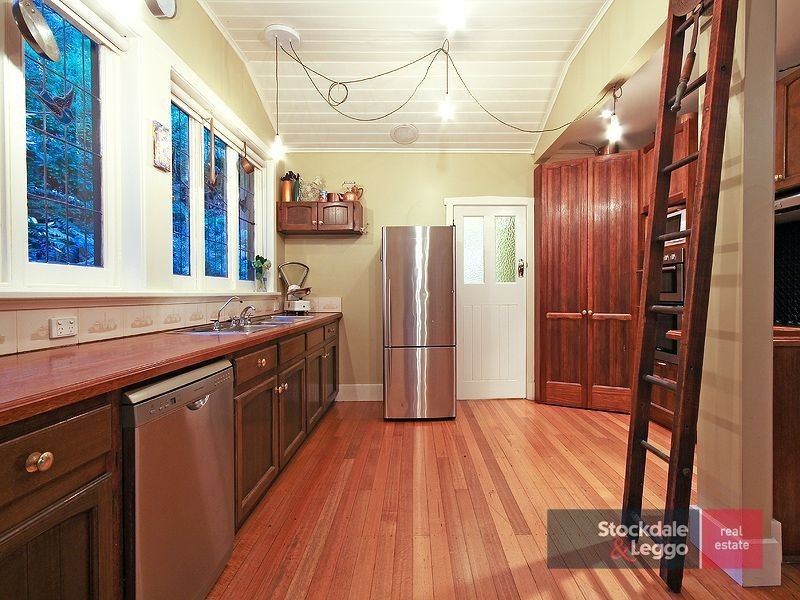 18 Colehurst Cres (Enter via The Crescent), Sassafras VIC 3787