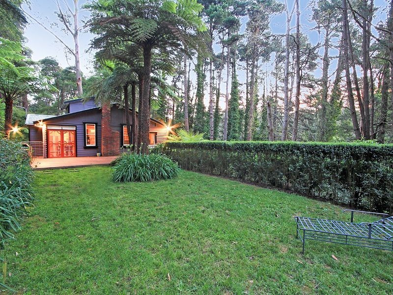 18 Colehurst Cres (Enter via The Crescent), Sassafras VIC 3787