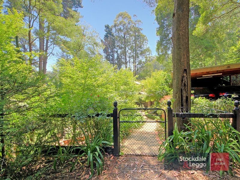 18 Colehurst Cres (Enter via The Crescent), Sassafras VIC 3787