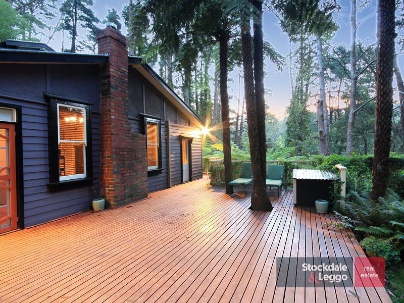 18 Colehurst Cres (Enter via The Crescent), Sassafras VIC 3787
