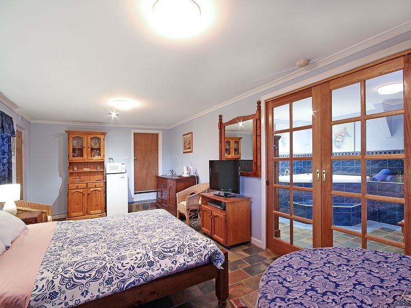 6 Monash Avenue, Olinda VIC 3788