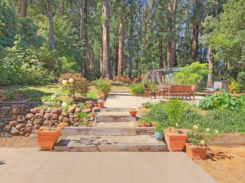 7 Seaview Avenue, Ferny Creek VIC 3786