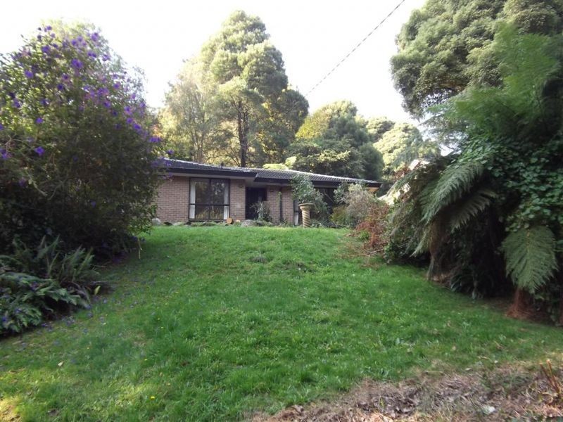 8 Mason Grove, Sassafras VIC 3787