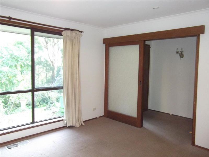 8 Mason Grove, Sassafras VIC 3787