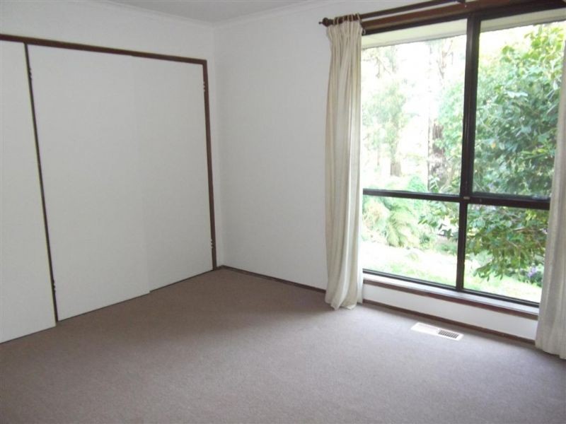 8 Mason Grove, Sassafras VIC 3787