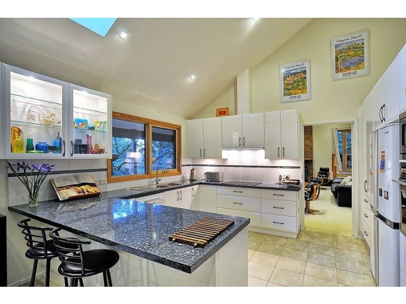 6 Mills Avenue, Sassafras VIC 3787