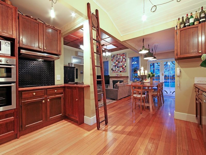 18 Colehurst Cres (Enter via The Crescent), Sassafras VIC 3787