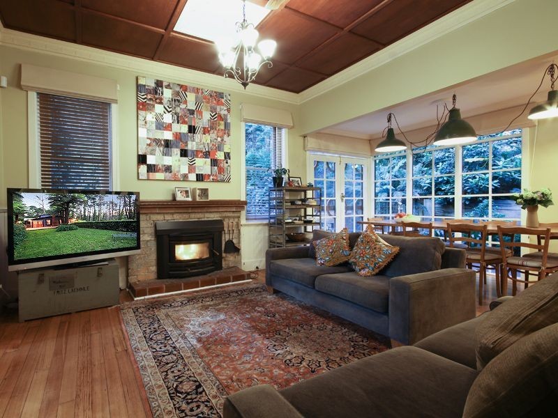 18 Colehurst Cres (Enter via The Crescent), Sassafras VIC 3787