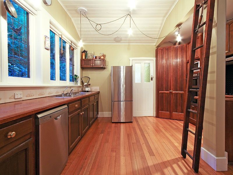 18 Colehurst Cres (Enter via The Crescent), Sassafras VIC 3787