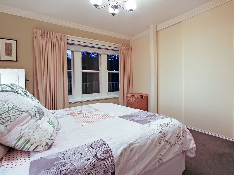 18 Colehurst Cres (Enter via The Crescent), Sassafras VIC 3787