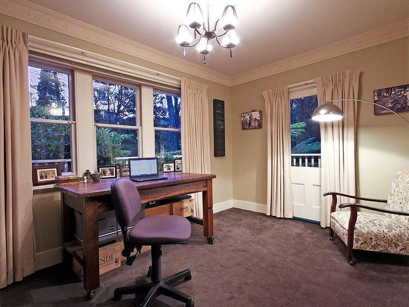 18 Colehurst Cres (Enter via The Crescent), Sassafras VIC 3787