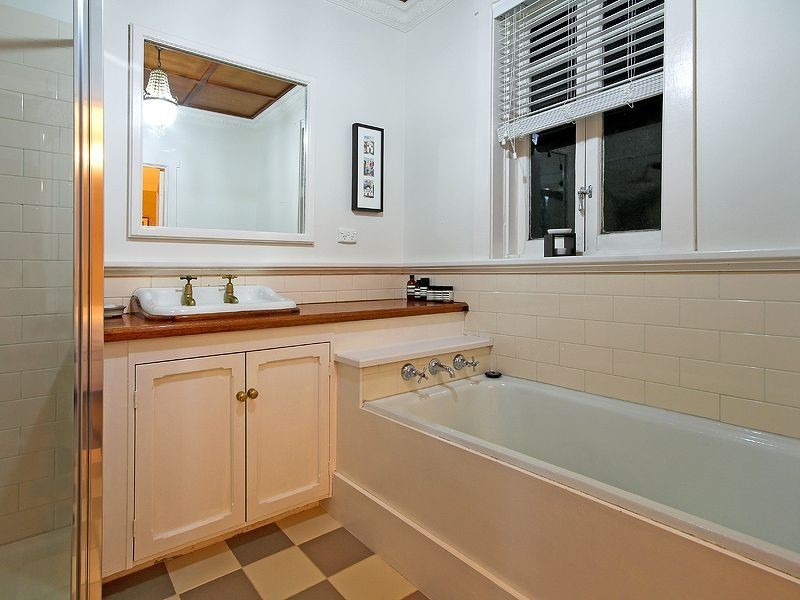 18 Colehurst Cres (Enter via The Crescent), Sassafras VIC 3787