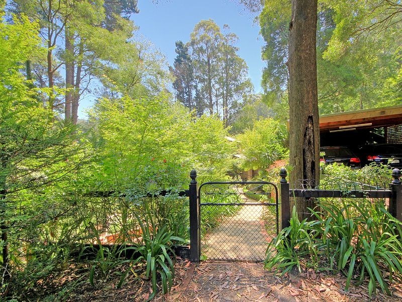 18 Colehurst Cres (Enter via The Crescent), Sassafras VIC 3787