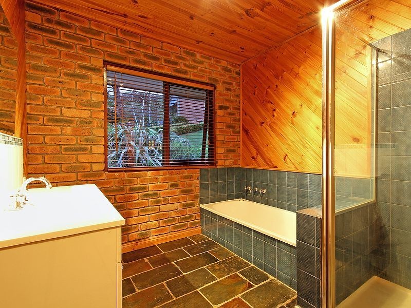 11 Kooringal Road, Upwey VIC 3158