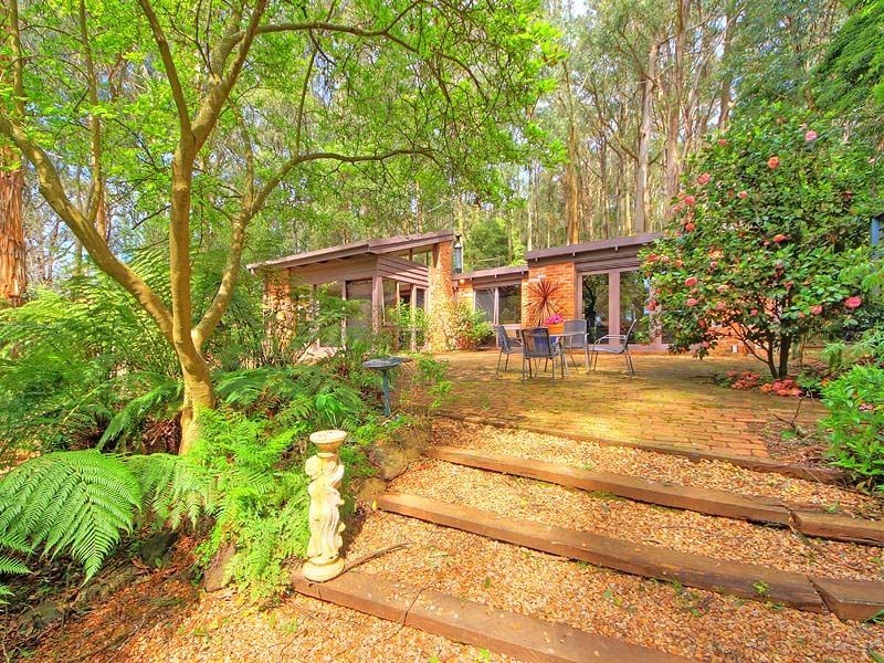 5 Hands Rd, Kalorama VIC 3766