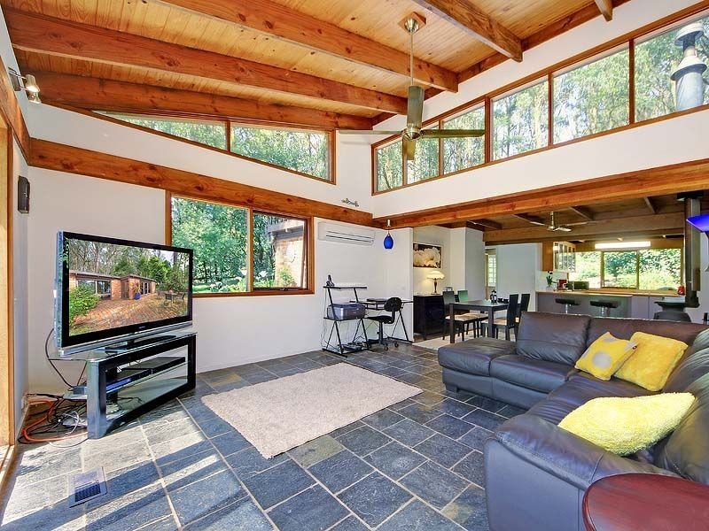 5 Hands Rd, Kalorama VIC 3766